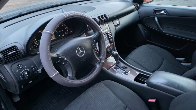 Mercedes-Benz C 220 220-120кс, снимка 10 - Автомобили и джипове - 53364118