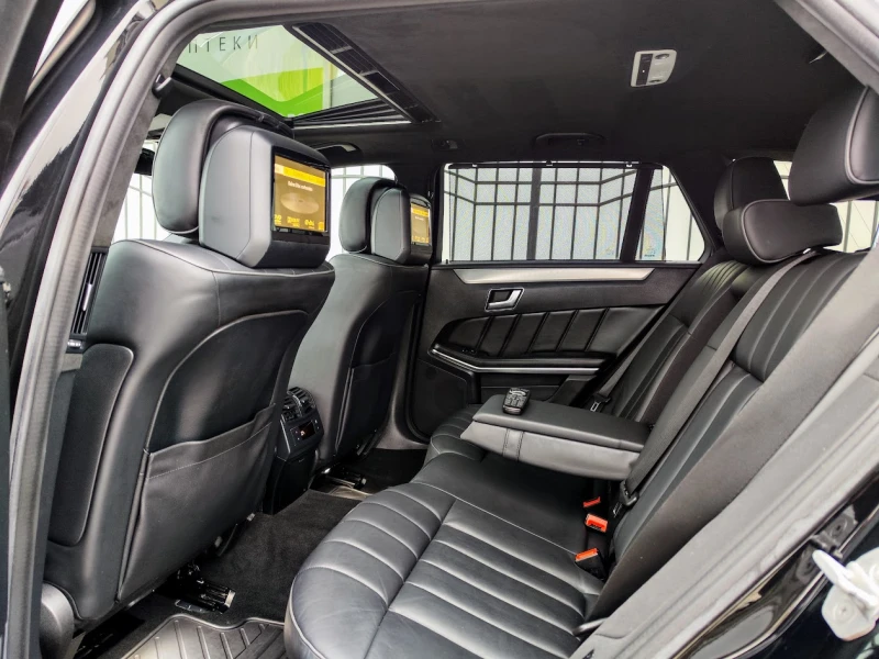 Mercedes-Benz E 350 * AMG* 4-MATIC* 360 CAMERA* TV* MAX FULL, снимка 10 - Автомобили и джипове - 53374967