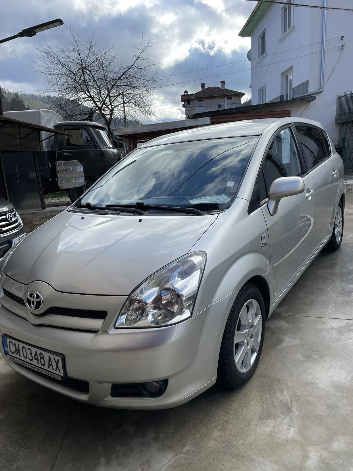 Toyota Corolla verso 2.2 D-Cat 177кс - изображение 2