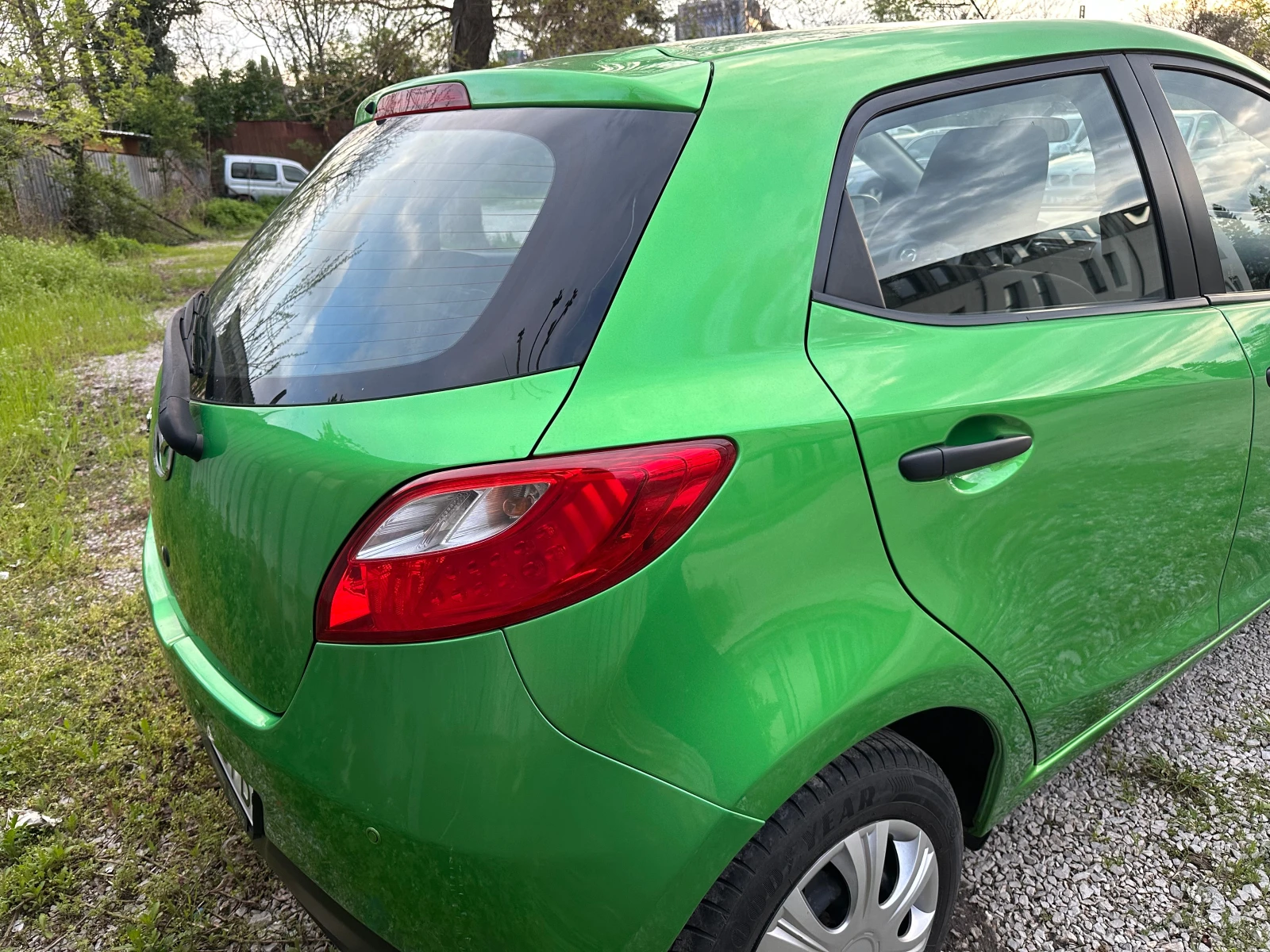 Mazda 2  - изображение 7