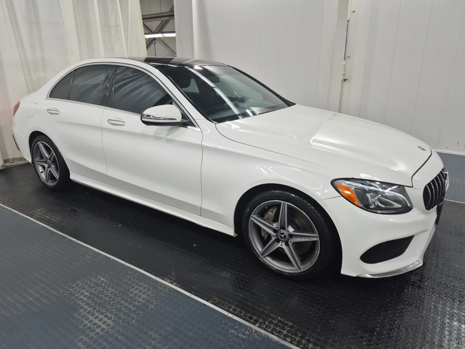 Mercedes-Benz C 300 4MATIC - изображение 2