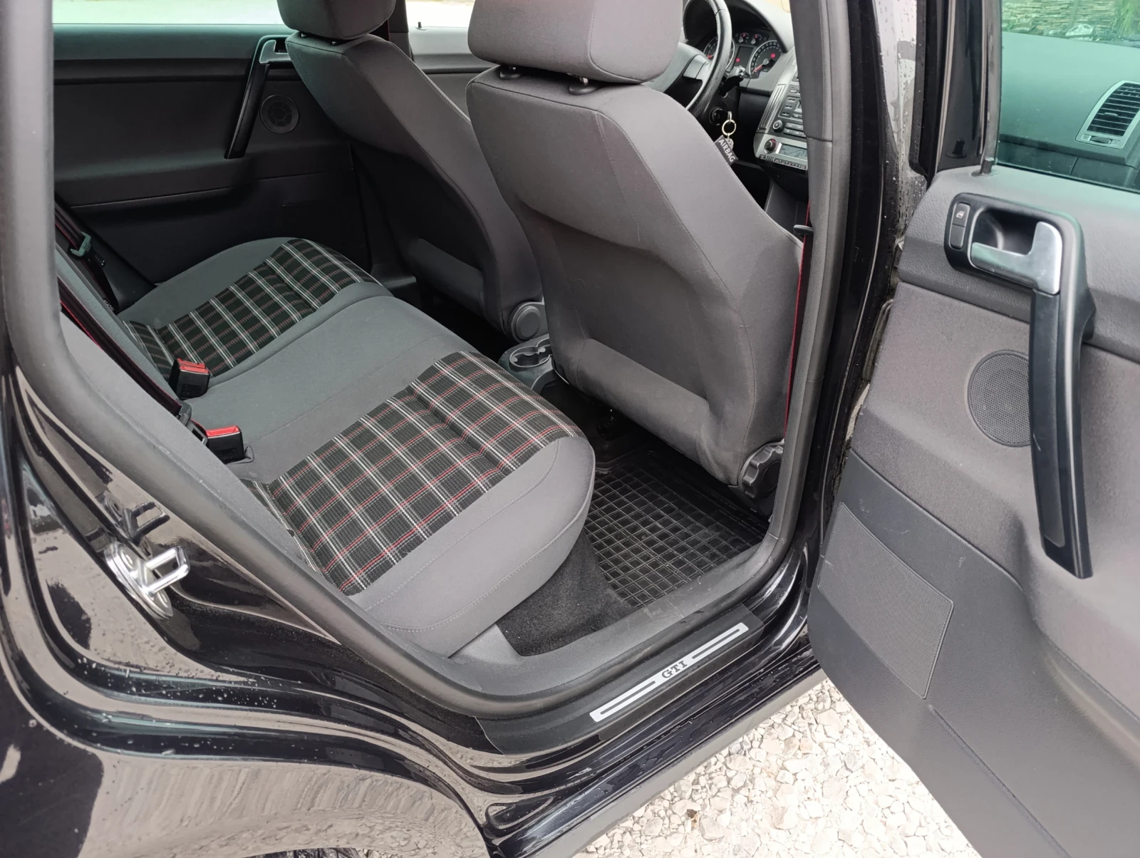 VW Polo 1.8 TURBO GTI, снимка 11 - Автомобили и джипове - 53949819