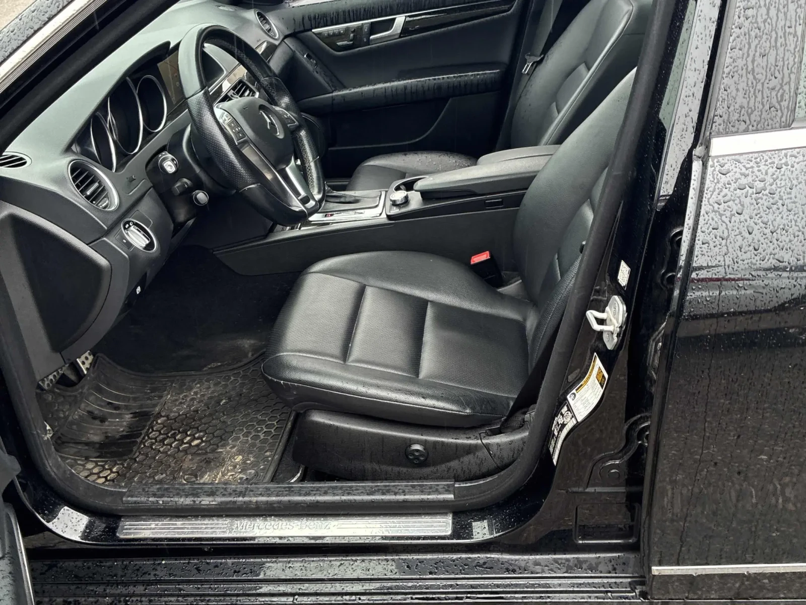 Mercedes-Benz C 350 4 MATIC * CARFAX * ПАНОРАМА * KEYLESS * ПОДГРЕВИ, снимка 7 - Автомобили и джипове - 54006711