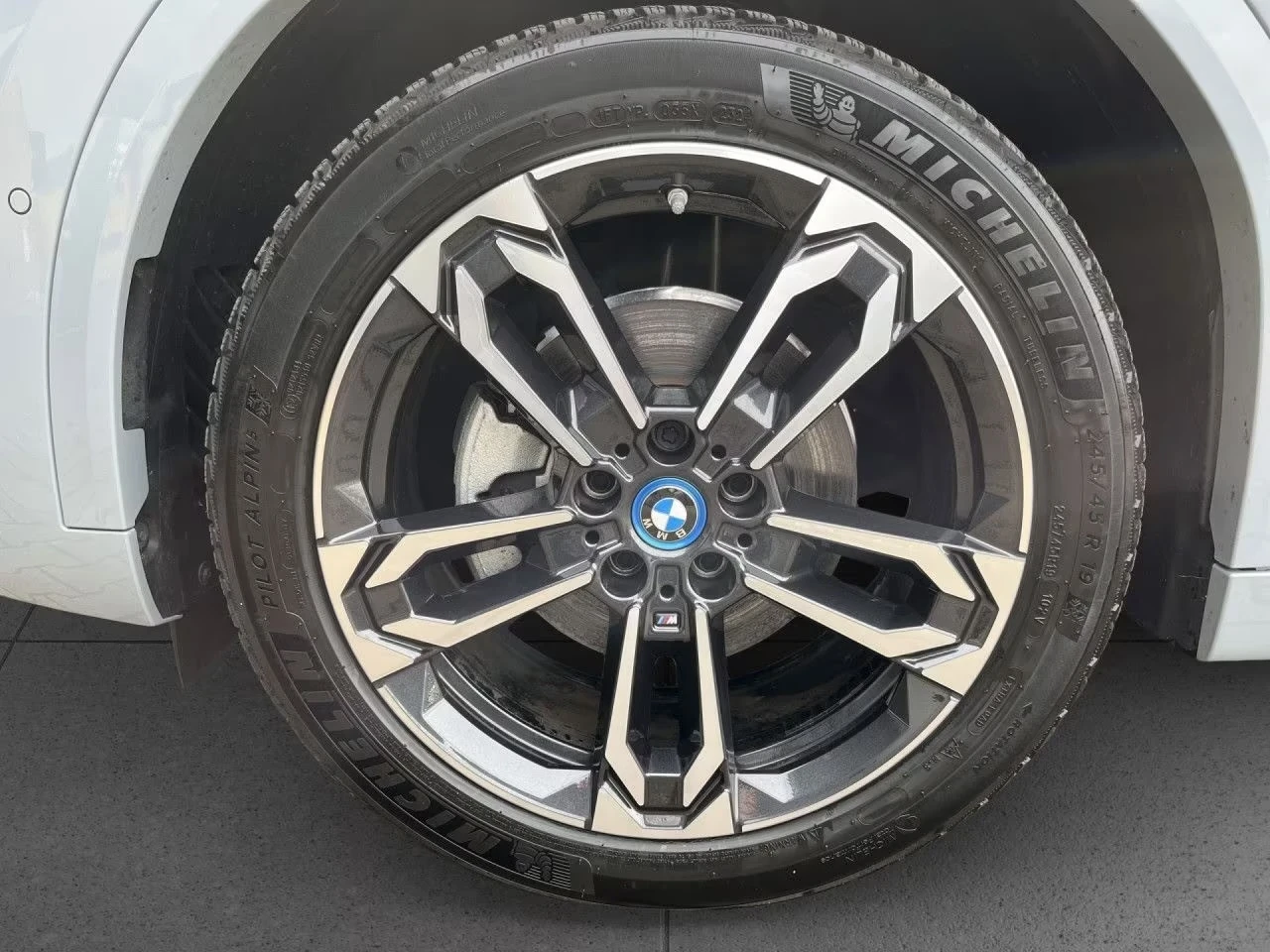 BMW iX2 eDrive20 M-Sport Ad.LED DISTR Keyless Winter Pack, снимка 11 - Автомобили и джипове - 54194690