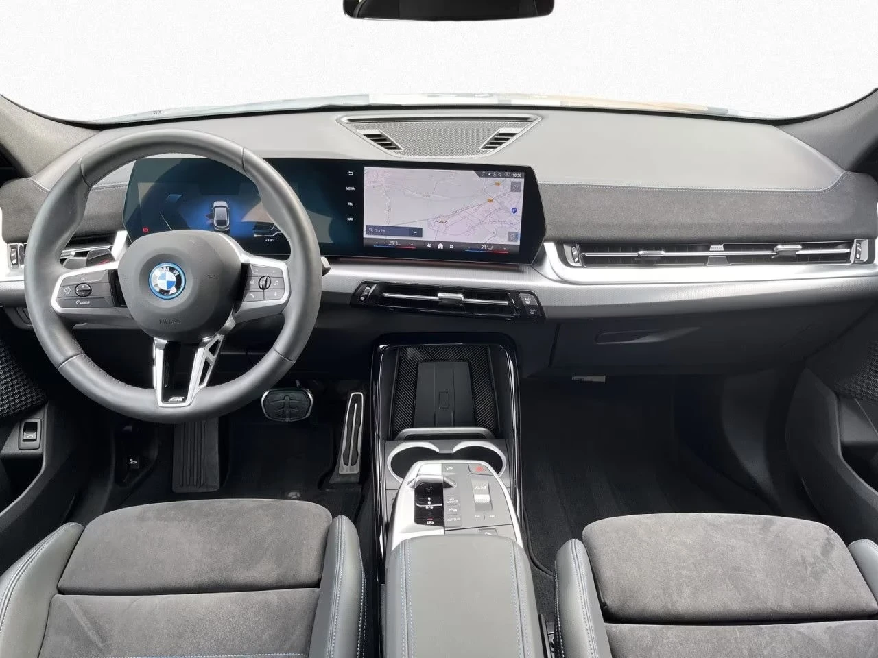 BMW iX2 eDrive20 M-Sport Ad.LED DISTR Keyless Winter Pack, снимка 4 - Автомобили и джипове - 54194690