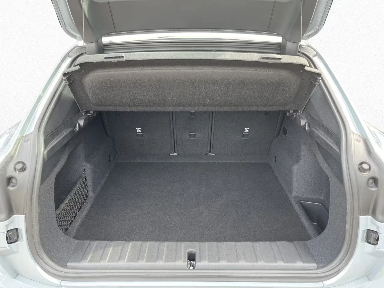 BMW iX2 eDrive20 M-Sport Ad.LED DISTR Keyless Winter Pack, снимка 12 - Автомобили и джипове - 54194690