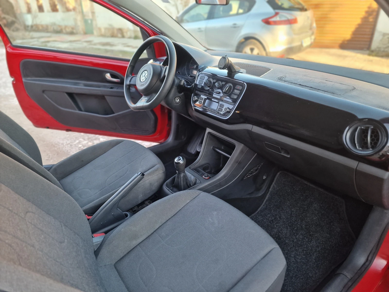 VW Up, снимка 7 - Автомобили и джипове - 54412385