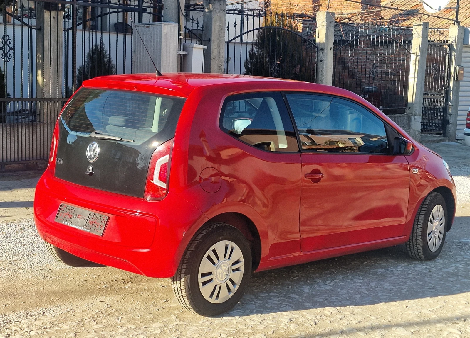 VW Up, снимка 5 - Автомобили и джипове - 54412385