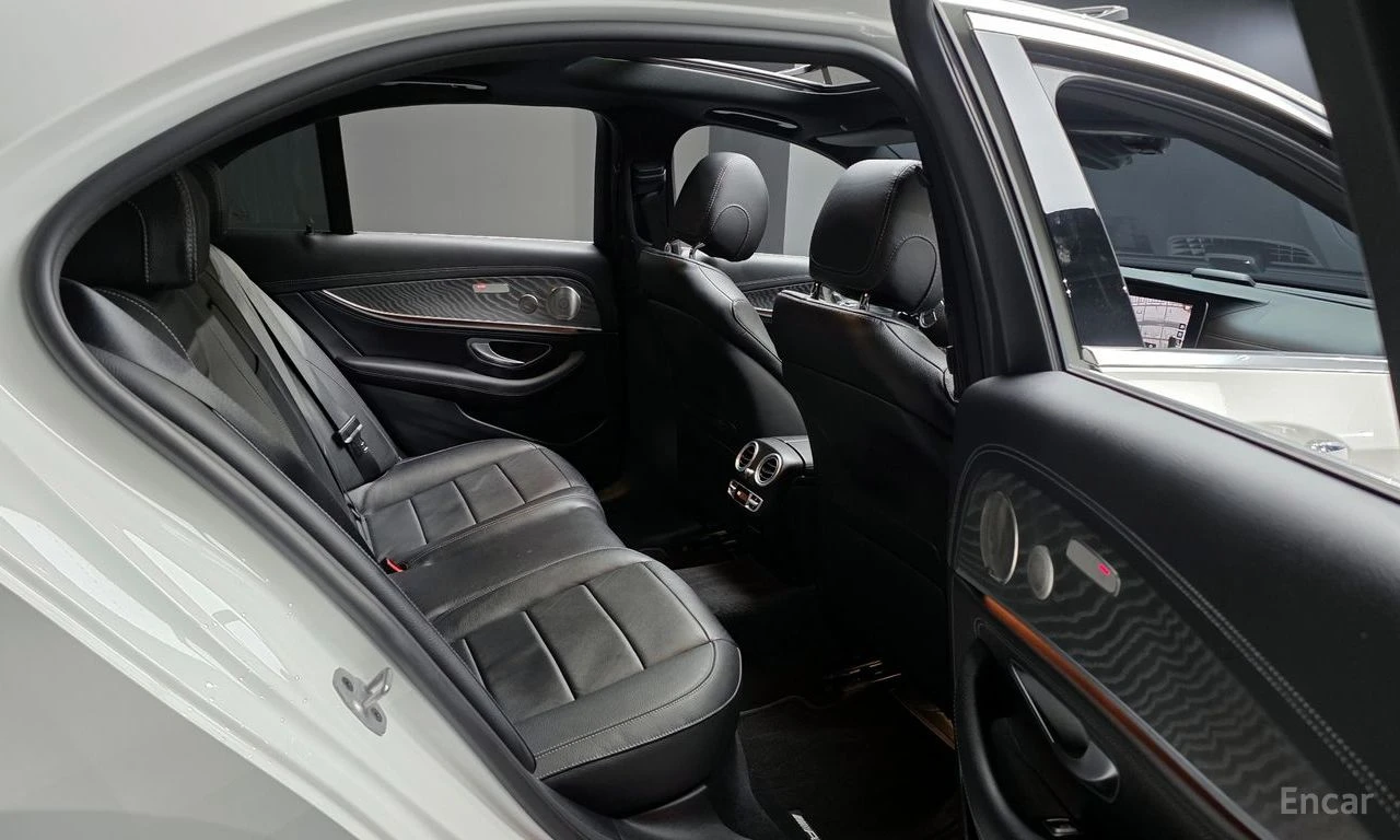 Mercedes-Benz E 350 AMG* LINE* 4MATIC* BURMESTER* ОБДУХВАНЕ* ДИСТРОНИК, снимка 16 - Автомобили и джипове - 54424120