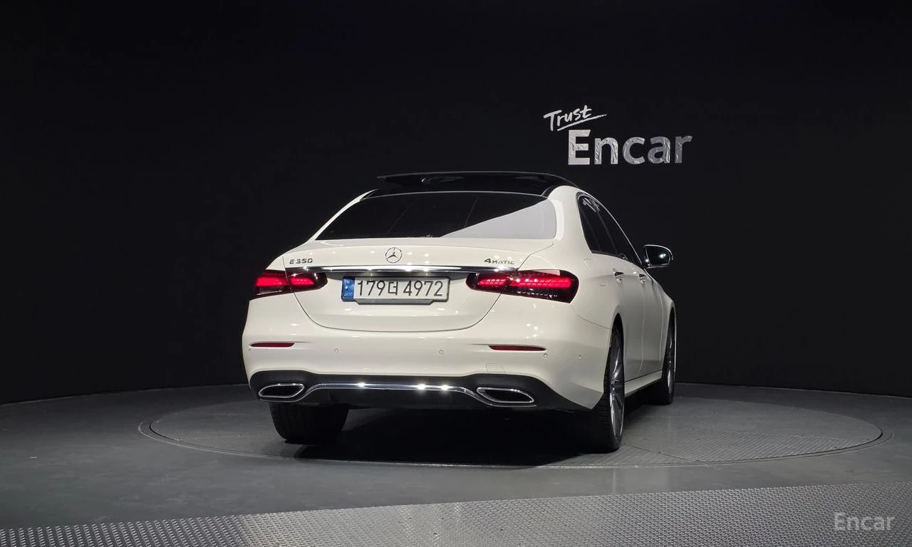 Mercedes-Benz E 350 AMG* LINE* 4MATIC* BURMESTER* ОБДУХВАНЕ* ДИСТРОНИК, снимка 4 - Автомобили и джипове - 54424120