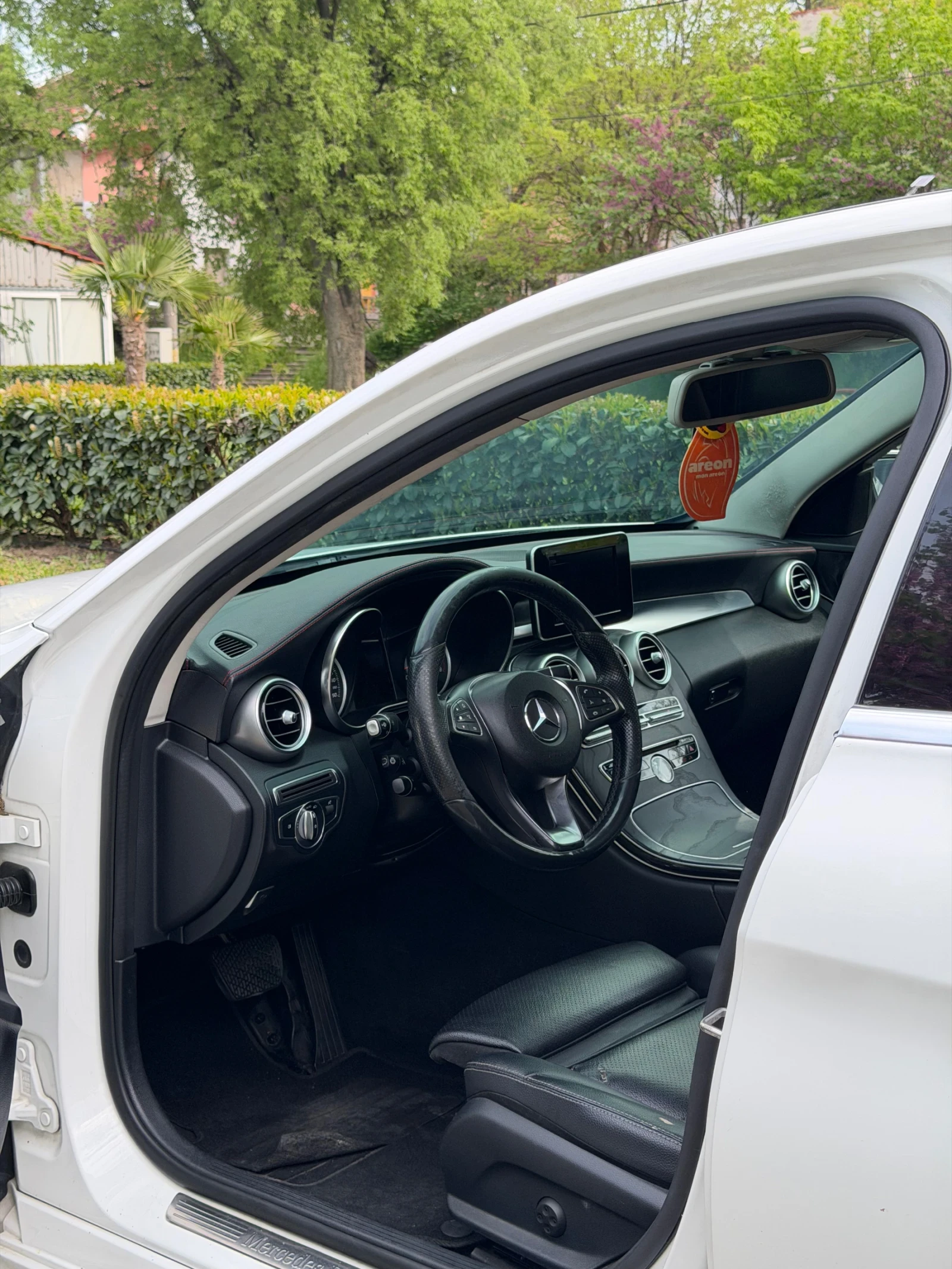 Mercedes-Benz C 300, снимка 7 - Автомобили и джипове - 54455630