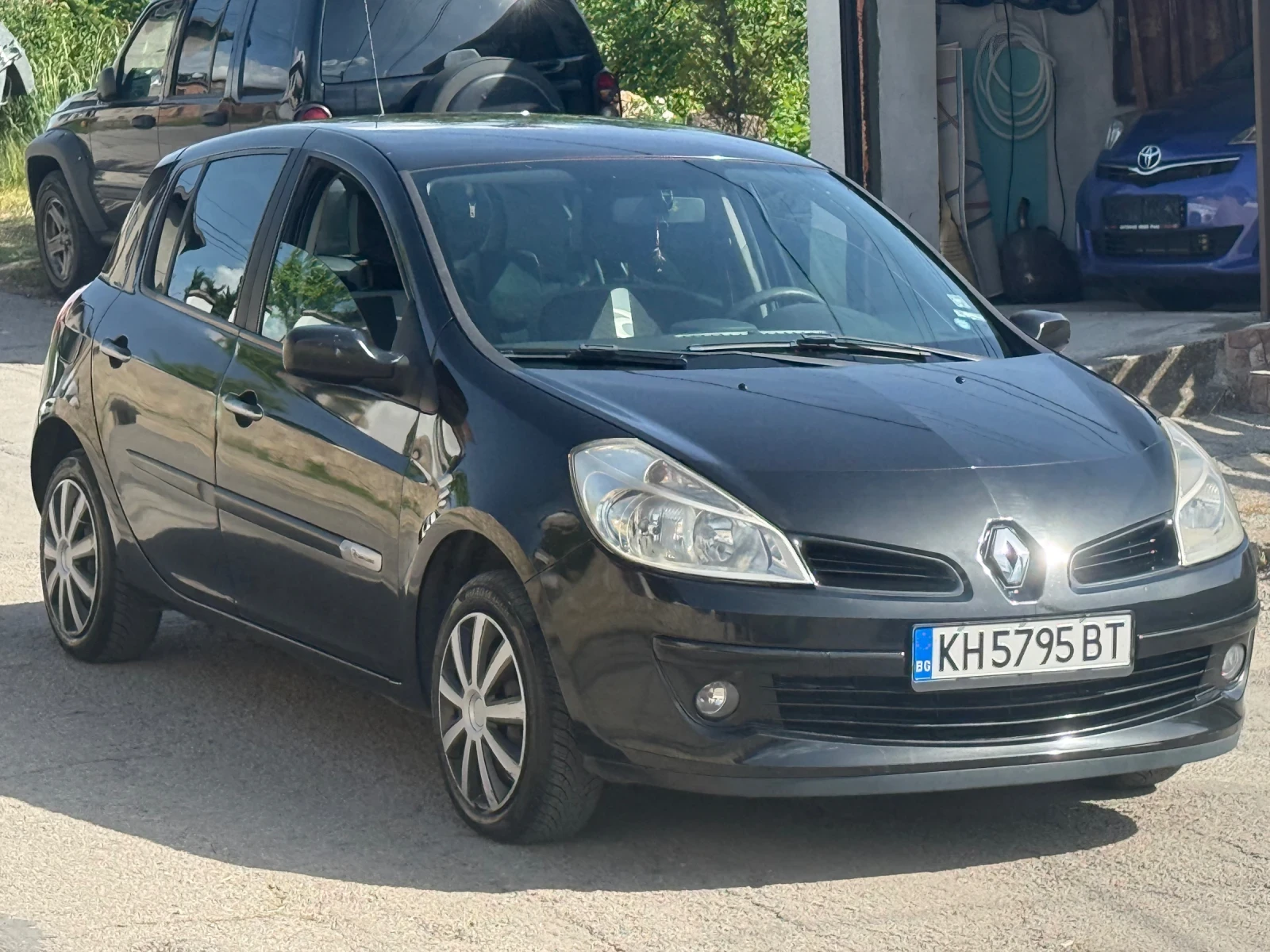 Renault Clio 1.4i 75k.c., снимка 4 - Автомобили и джипове - 54774177