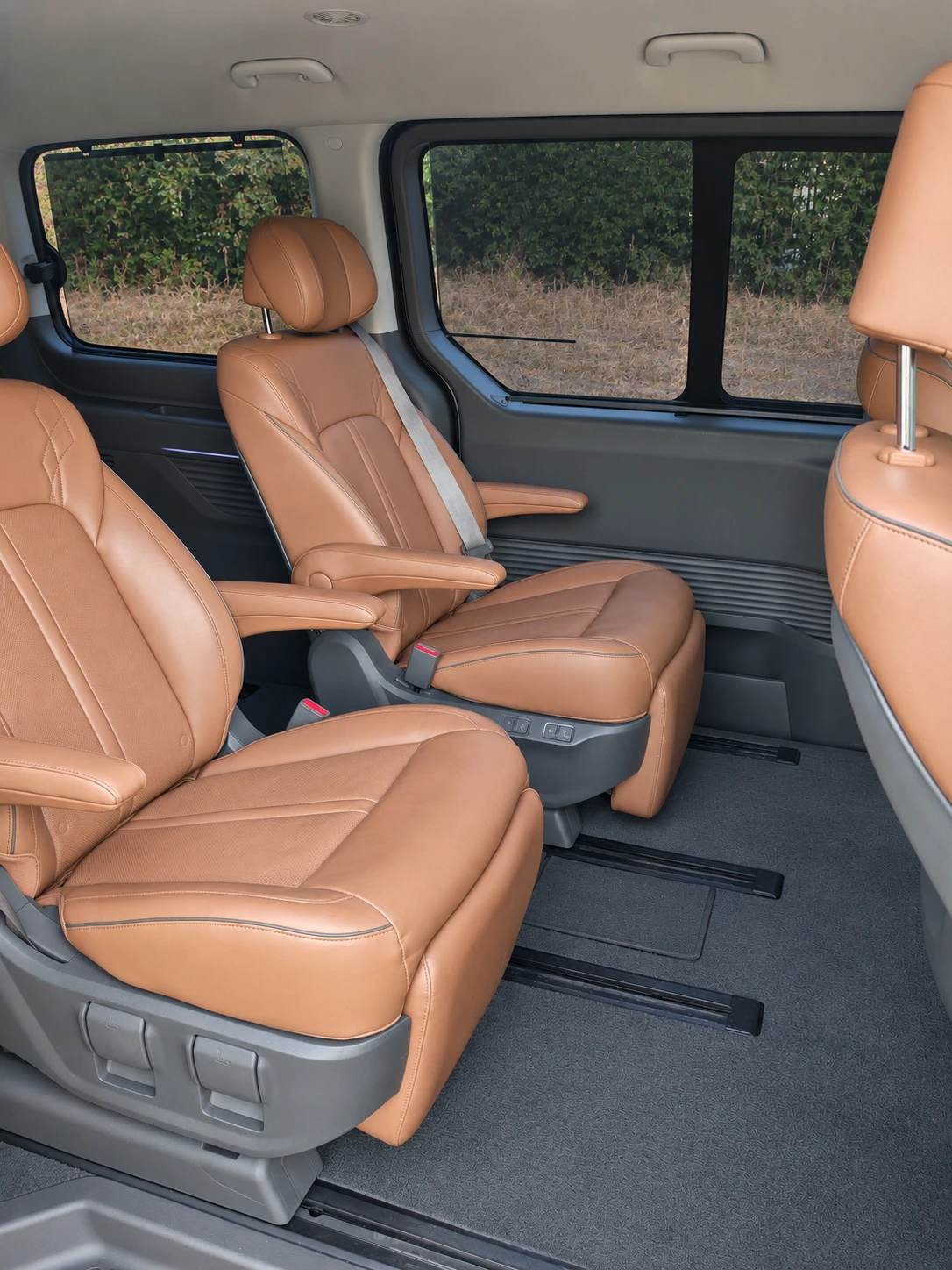 Hyundai Staria Lounge, снимка 17 - Автомобили и джипове - 56068931