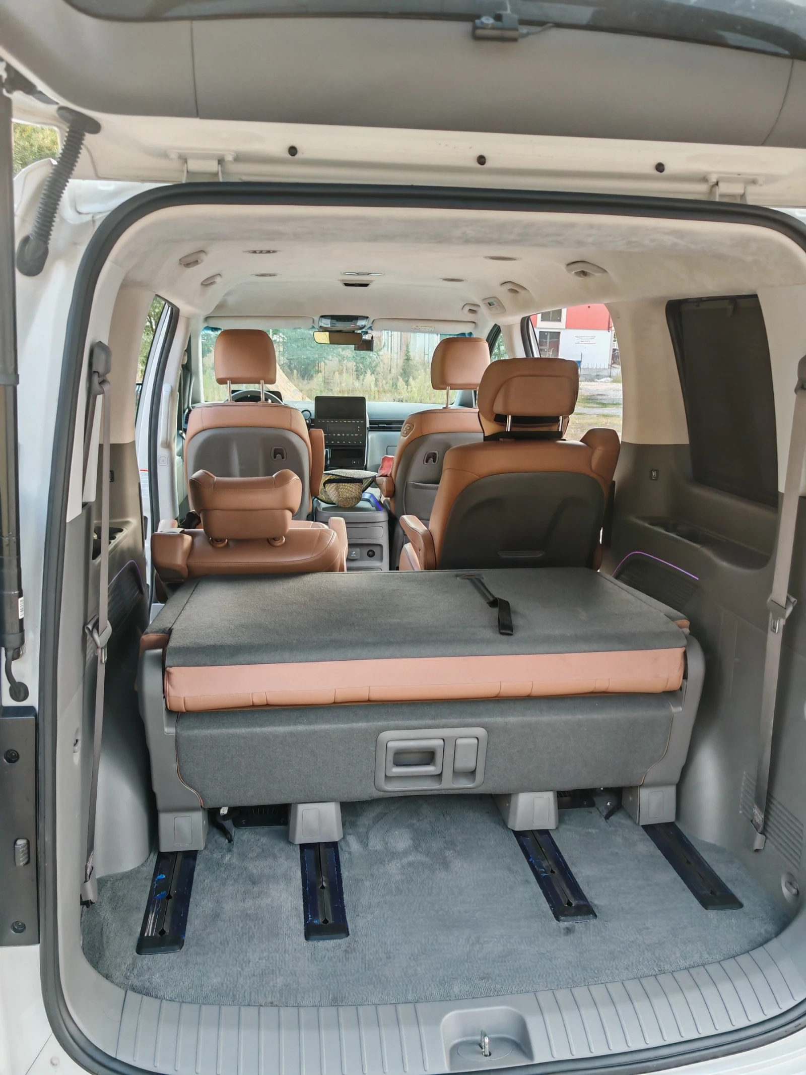 Hyundai Staria Lounge, снимка 13 - Автомобили и джипове - 56068931