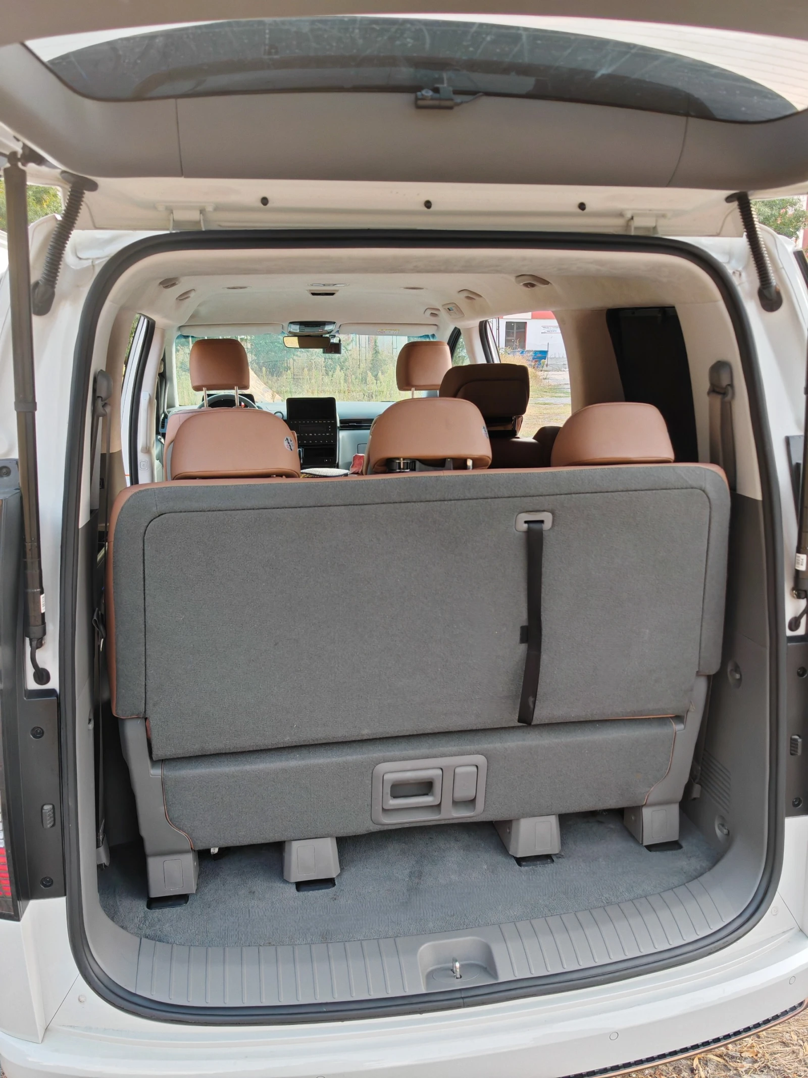 Hyundai Staria Lounge, снимка 11 - Автомобили и джипове - 56068931