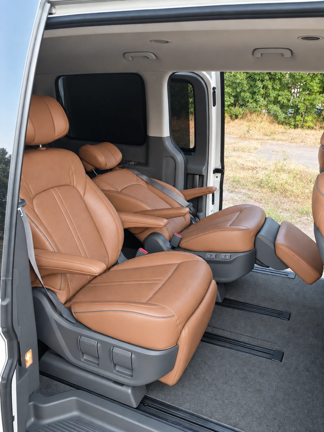 Hyundai Staria Lounge, снимка 16 - Автомобили и джипове - 56068931