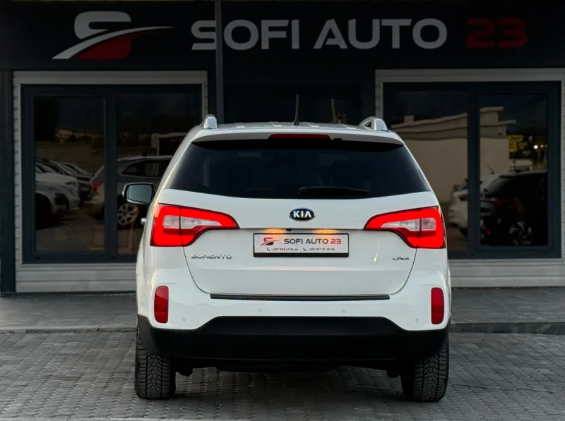 Kia Sorento 2.2D 4x4!Пълна сервизна история!ПРОЧЕТИ ОПИСАНИЕO, снимка 5 - Автомобили и джипове - 51711622