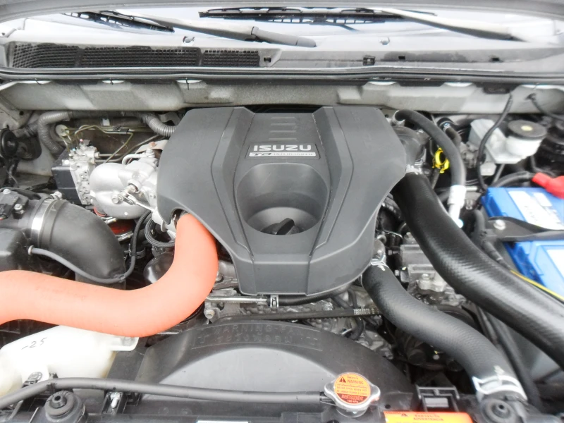 Isuzu D-max 2, 5-TDI-AUTOMAT-ITALY, снимка 13 - Автомобили и джипове - 52629766