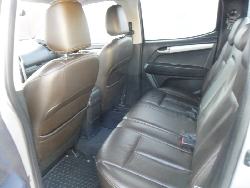 Isuzu D-max 2, 5-TDI-AUTOMAT-ITALY, снимка 9 - Автомобили и джипове - 52629766