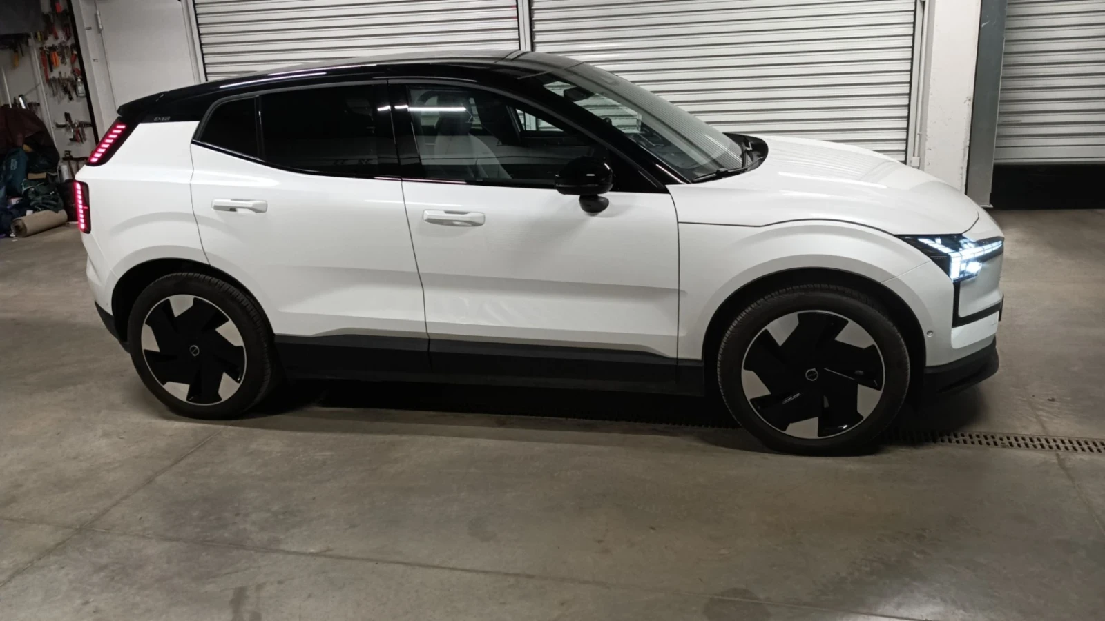 Volvo EX30 Twin motor 428HP, най най-високото ниво, снимка 2 - Автомобили и джипове - 54478896