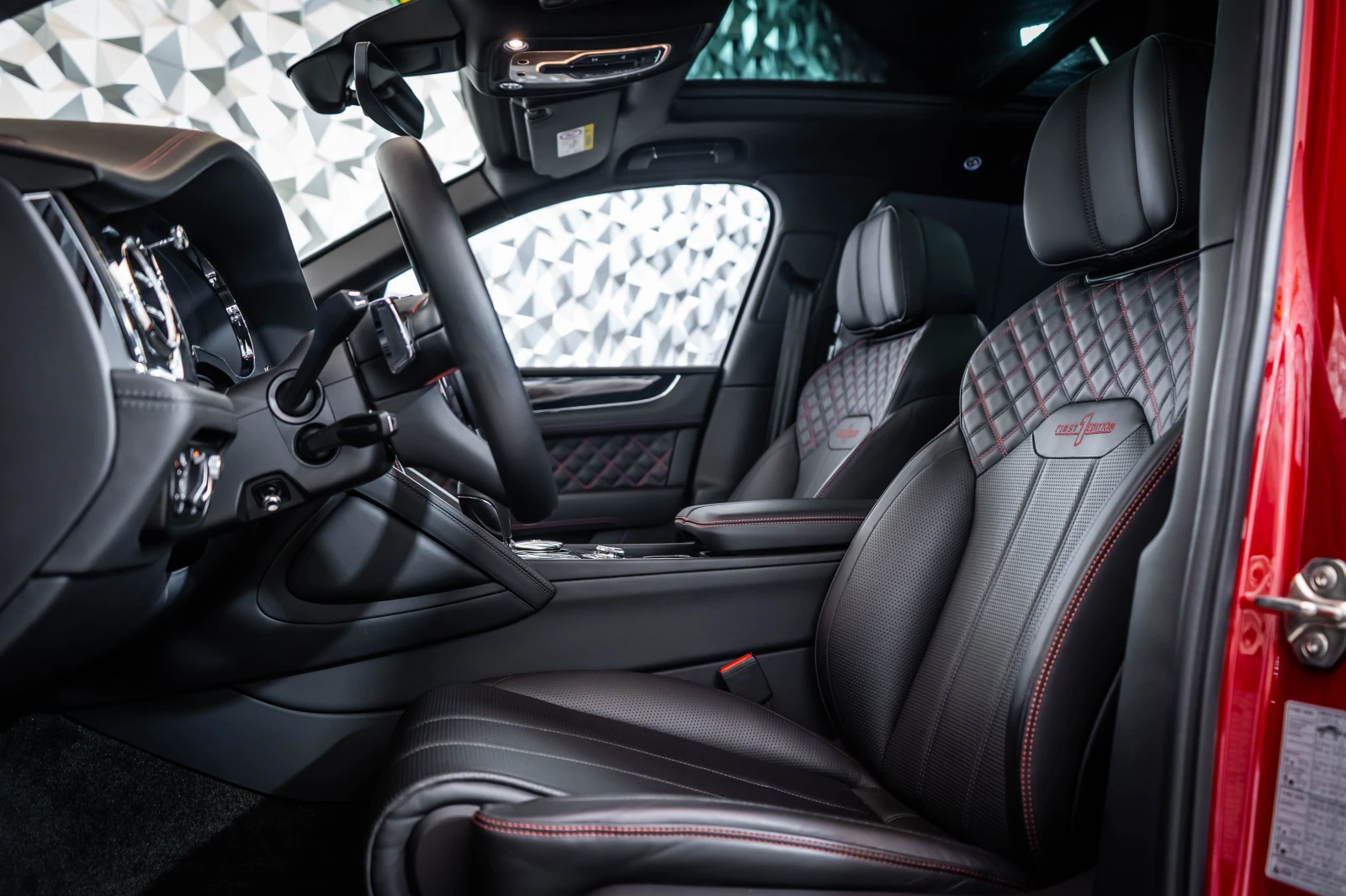 Bentley Bentayga V8 First Edition BLACK SPEC  CARBON* , снимка 13 - Автомобили и джипове - 55059461