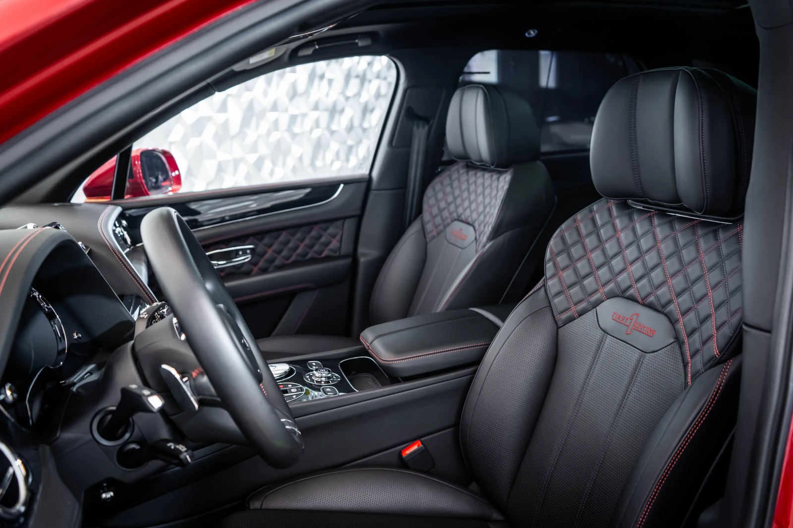 Bentley Bentayga V8 First Edition BLACK SPEC  CARBON* , снимка 12 - Автомобили и джипове - 55059461