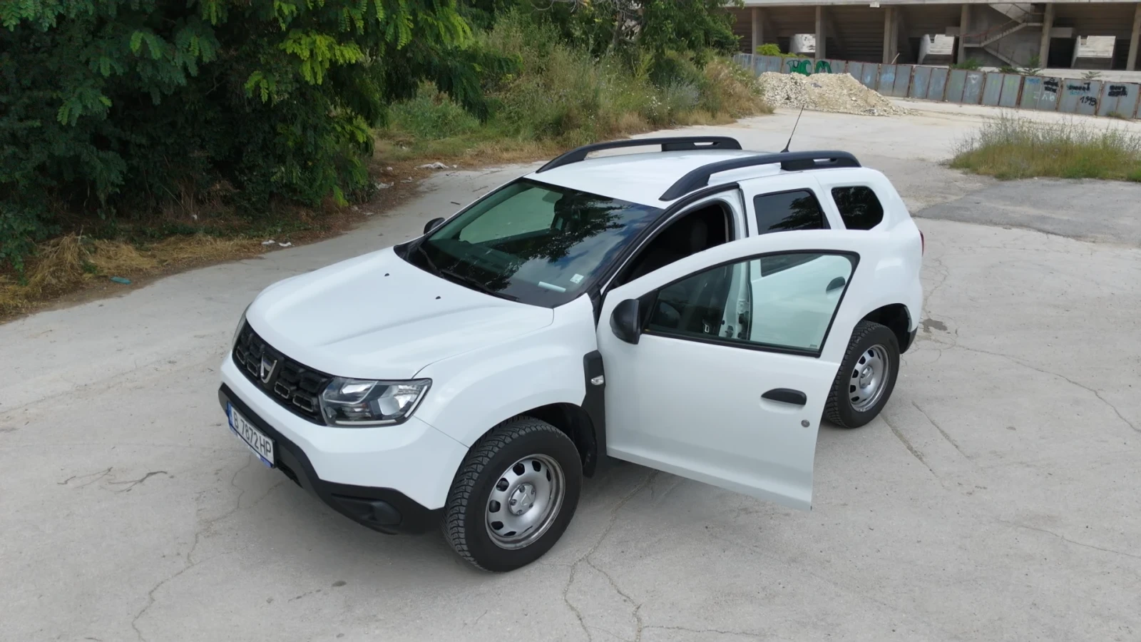 Dacia Duster 1.6 Бензин, снимка 15 - Автомобили и джипове - 55224450
