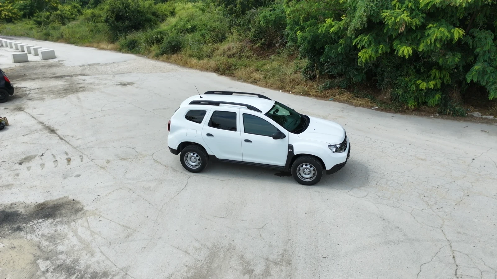 Dacia Duster 1.6 Бензин, снимка 4 - Автомобили и джипове - 55224450