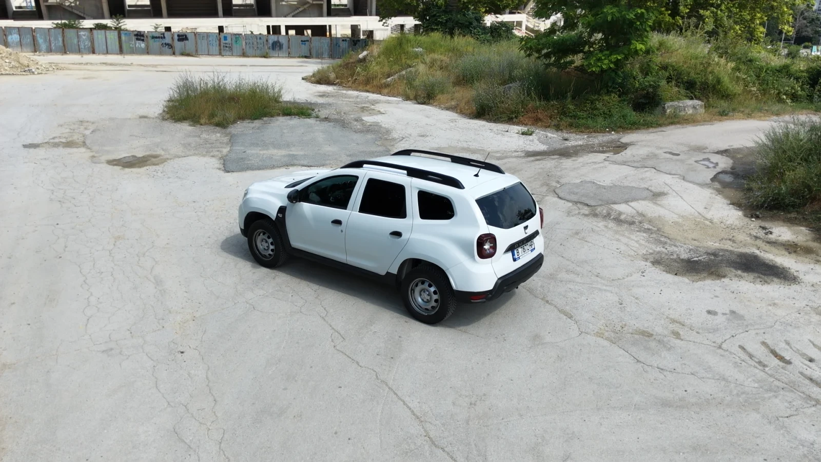 Dacia Duster 1.6 Бензин, снимка 3 - Автомобили и джипове - 55224450