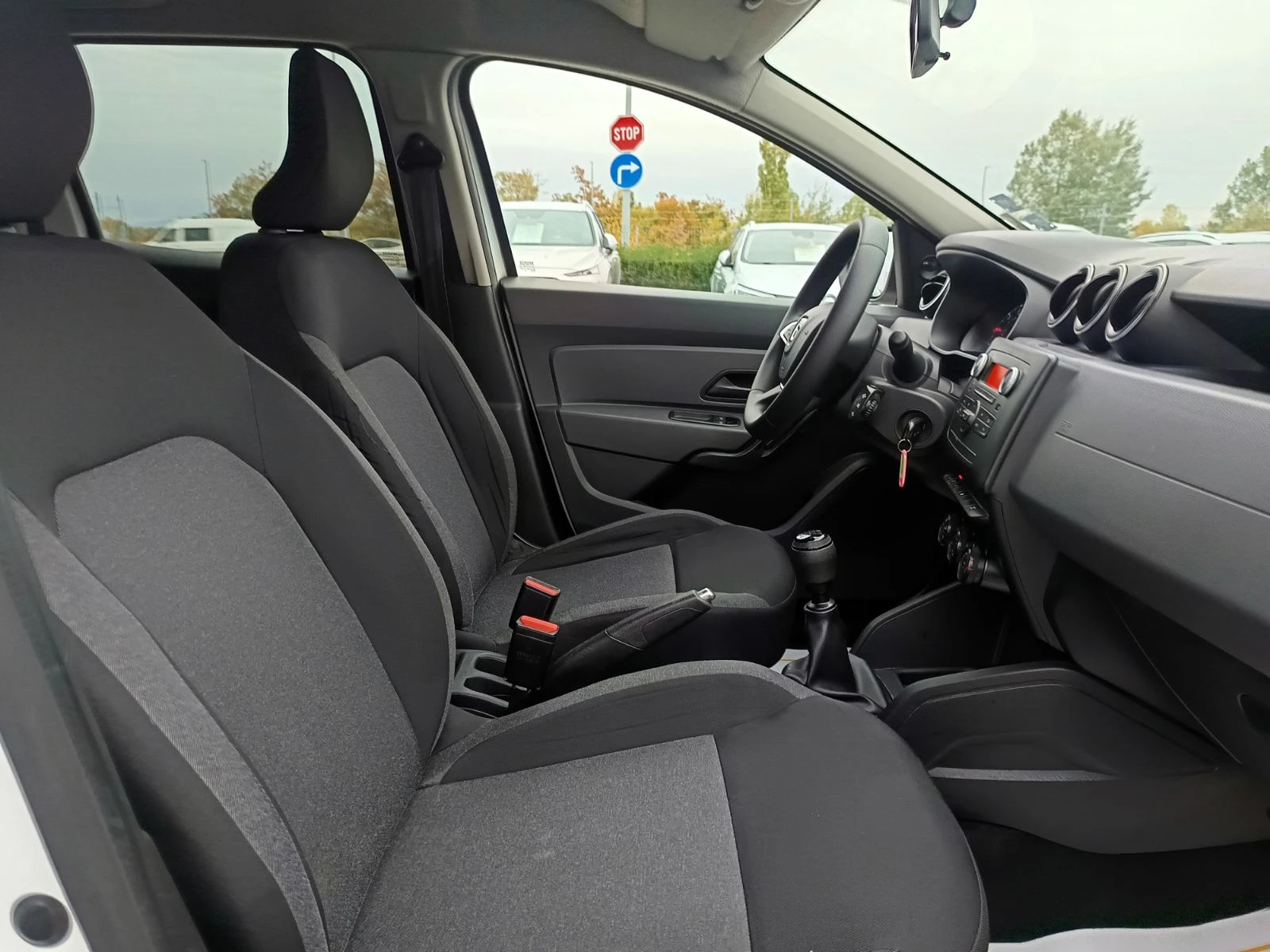 Dacia Duster 1.5/ 115�.�./ 4�4 | Mobile.bg � ����������� 15
