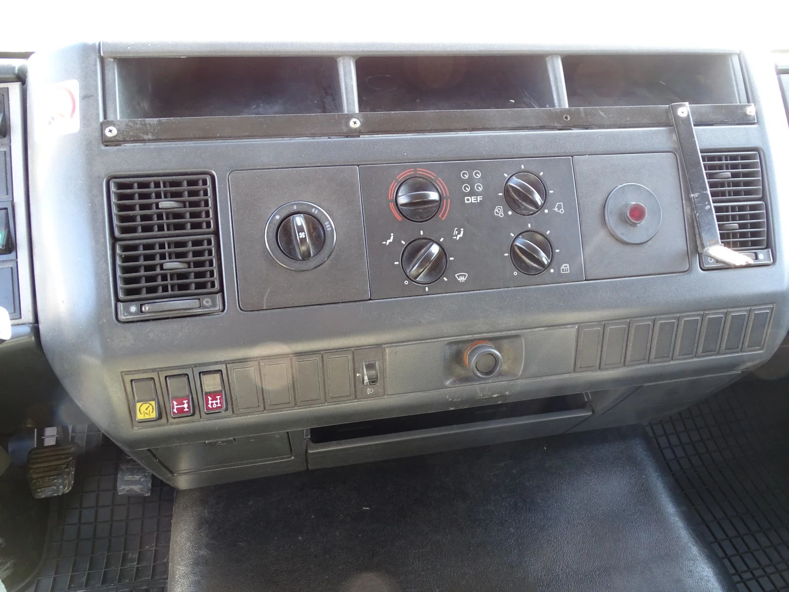 Man 14 14-264 *   *  | Mobile.bg   12