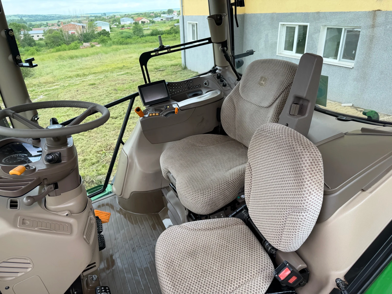 Трактор John Deere 6210R НАВИГАЦИЯ ЛИЗИНГ, снимка 13 - Селскостопанска техника - 53020635