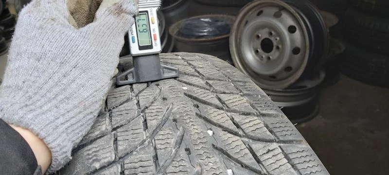 Гуми Зимни 215/70R16, снимка 4 - Гуми и джанти - 31948620