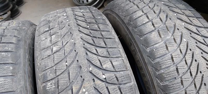 Гуми Зимни 215/70R16, снимка 3 - Гуми и джанти - 31948620