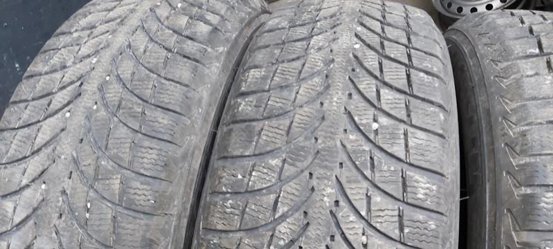 Гуми Зимни 215/70R16, снимка 2 - Гуми и джанти - 31948620