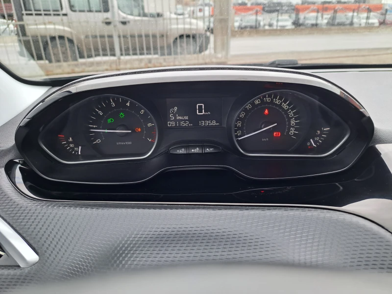 Peugeot 208 1.2i STYLE - 91 000km EURO 6, снимка 13 - Автомобили и джипове - 49260374