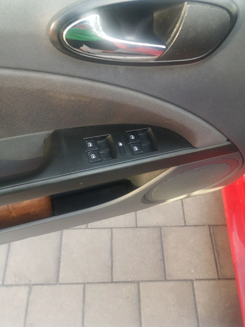 Seat Leon 2.0 FSI, снимка 12 - Автомобили и джипове - 52349811