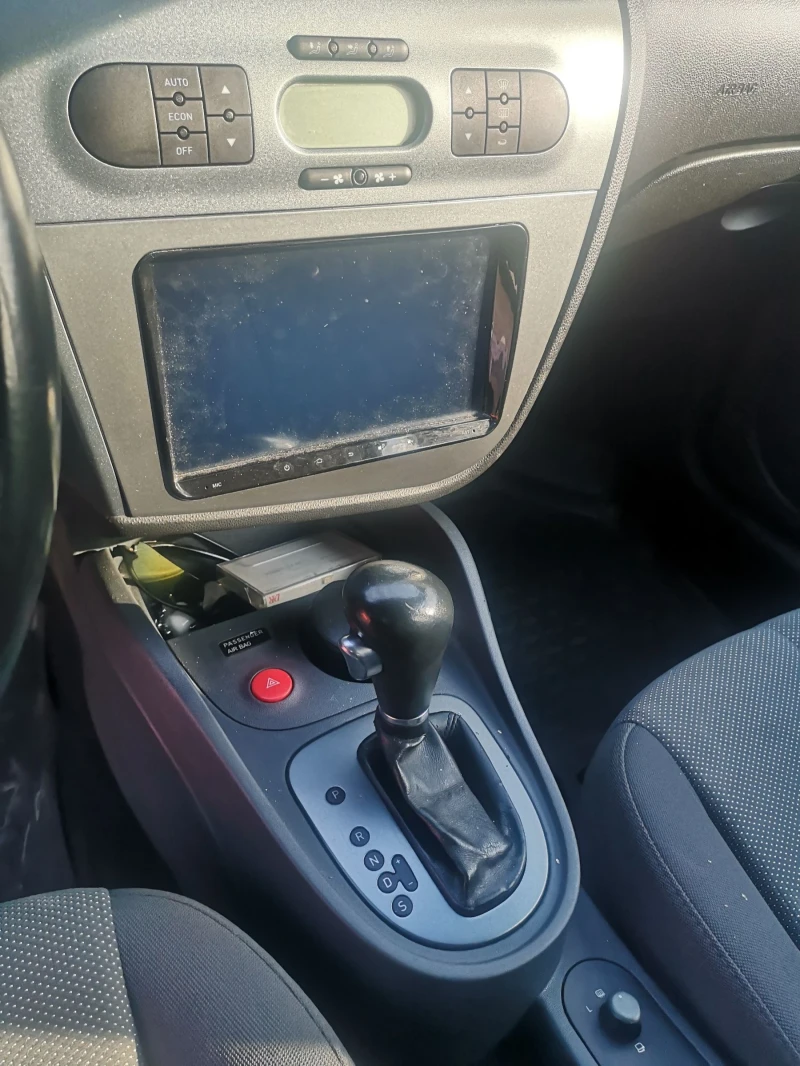 Seat Leon 2.0 FSI, снимка 6 - Автомобили и джипове - 52349811