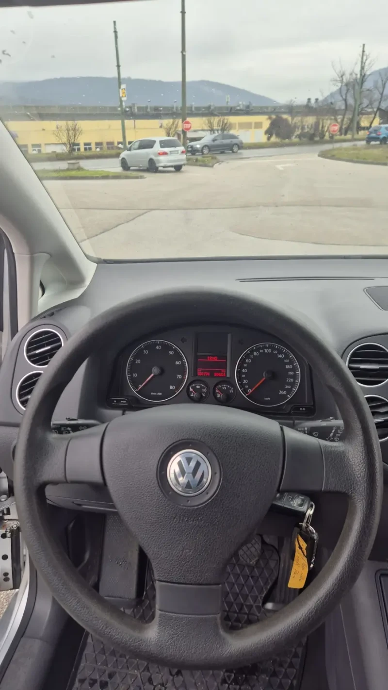 VW Golf Plus 1600кб, снимка 14 - Автомобили и джипове - 53420332