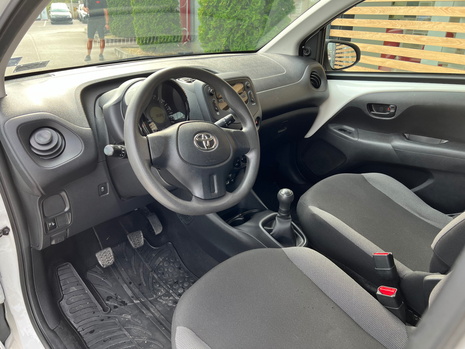 Toyota Aygo 1.0 MT - изображение 10