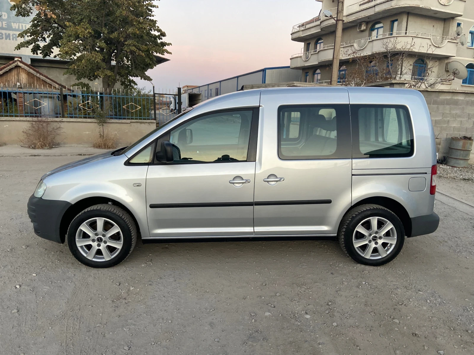 VW Caddy 1.9 TDI 105 К.С ОТ ГЕРМАНИЯ КЛИМАТИК УНИКАТ !!! - изображение 3