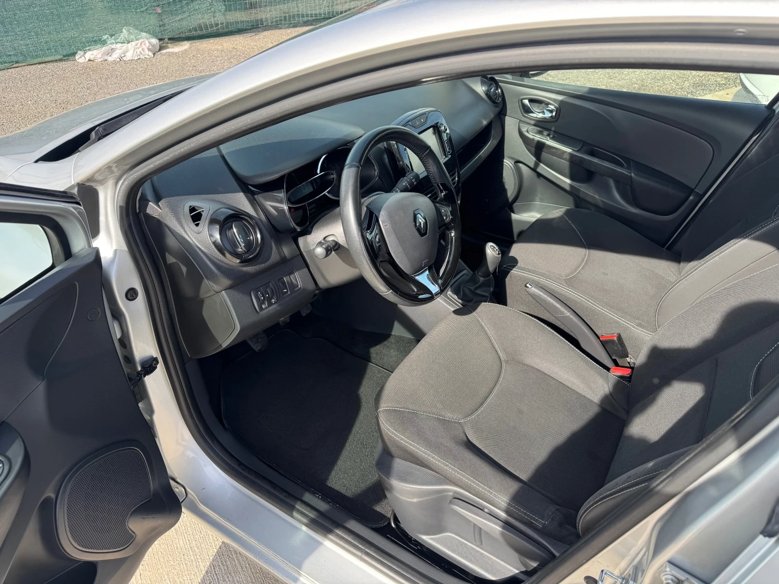 Renault Clio 1.5 dci, снимка 8 - Автомобили и джипове - 53608118