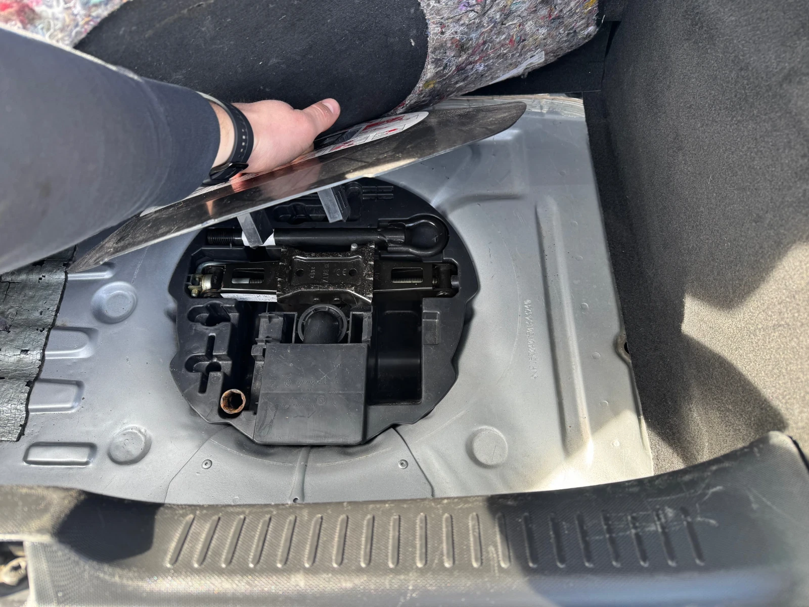 Renault Clio 1.5 dci, снимка 4 - Автомобили и джипове - 53608118