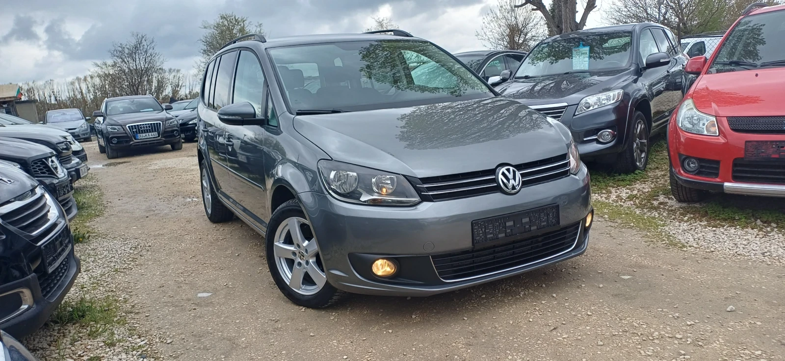 VW Touran 2.0 TDI, снимка 3 - Автомобили и джипове - 54314337