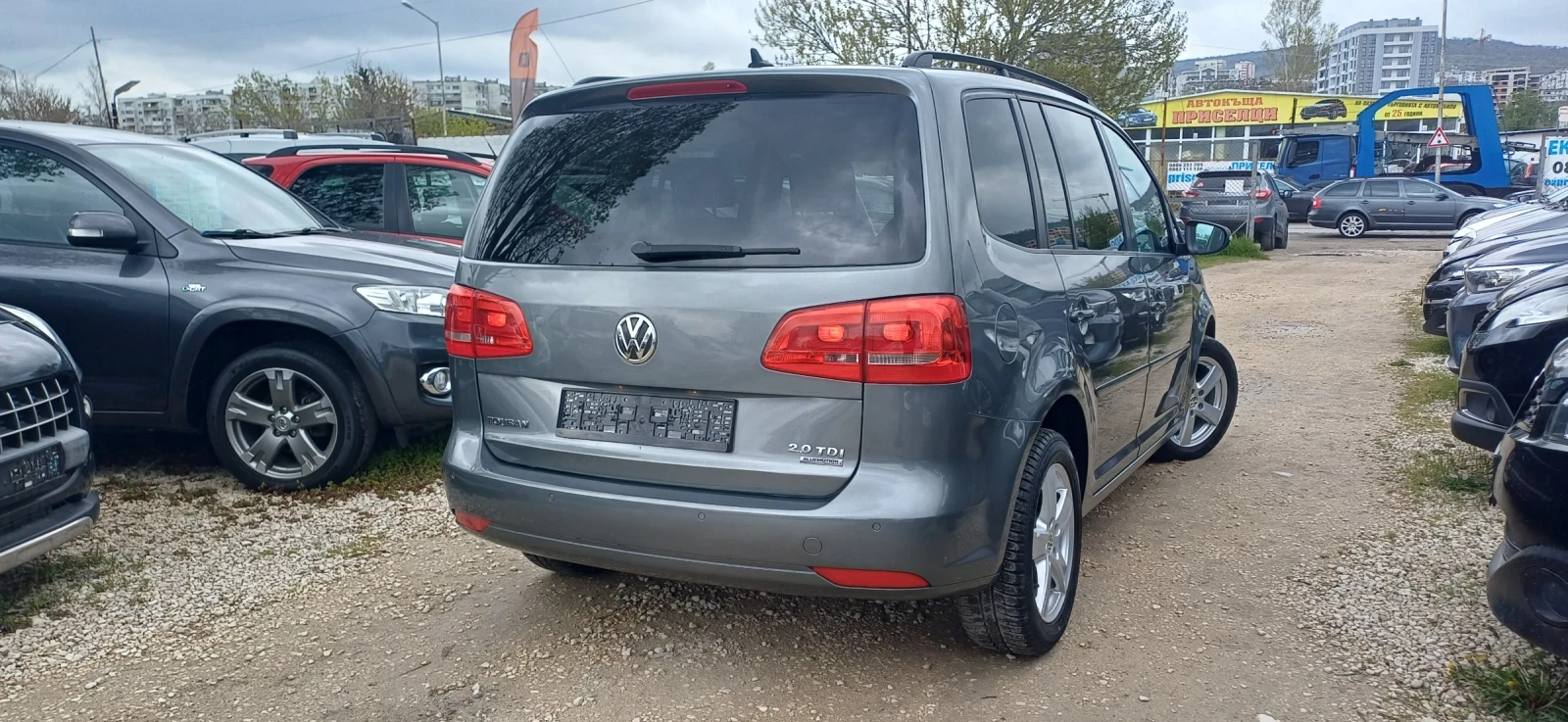 VW Touran 2.0 TDI, снимка 4 - Автомобили и джипове - 54314337