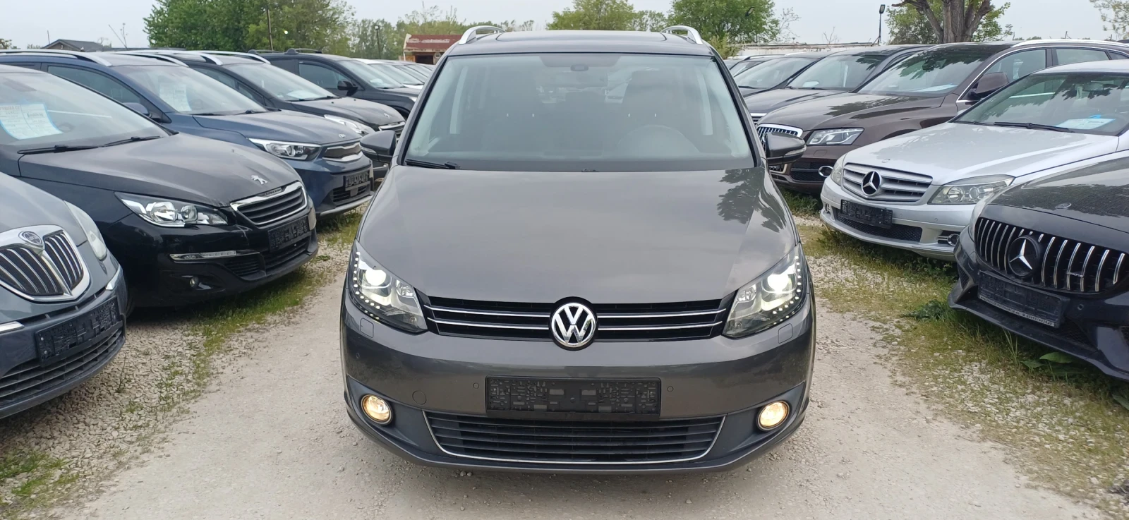 VW Touran 2.0 TDI, снимка 2 - Автомобили и джипове - 54314337
