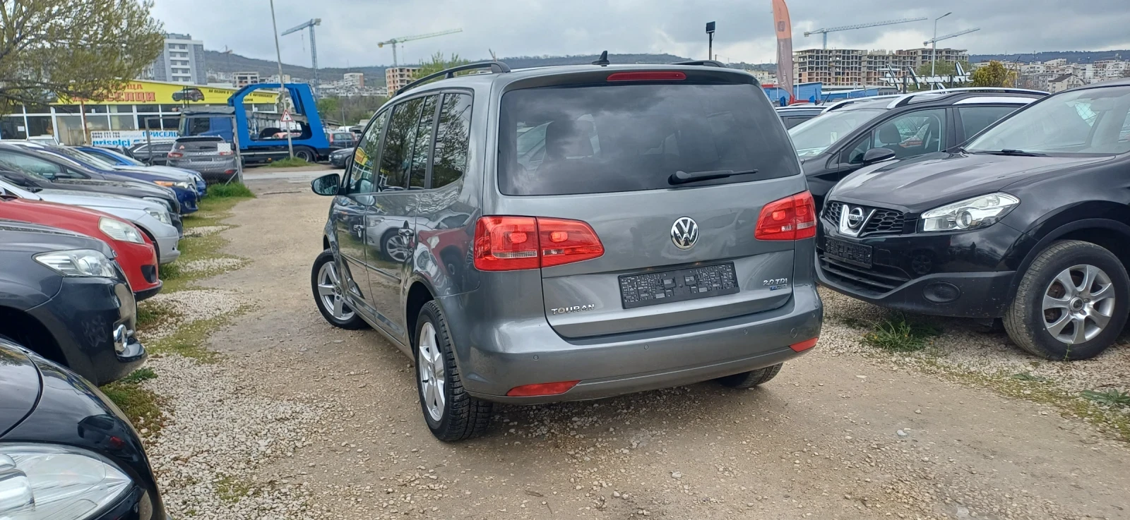 VW Touran 2.0 TDI, снимка 6 - Автомобили и джипове - 54314337