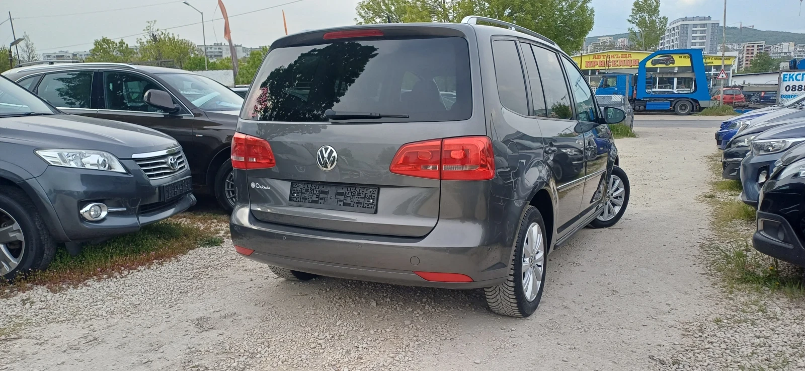 VW Touran 2.0 TDI, снимка 4 - Автомобили и джипове - 54314337