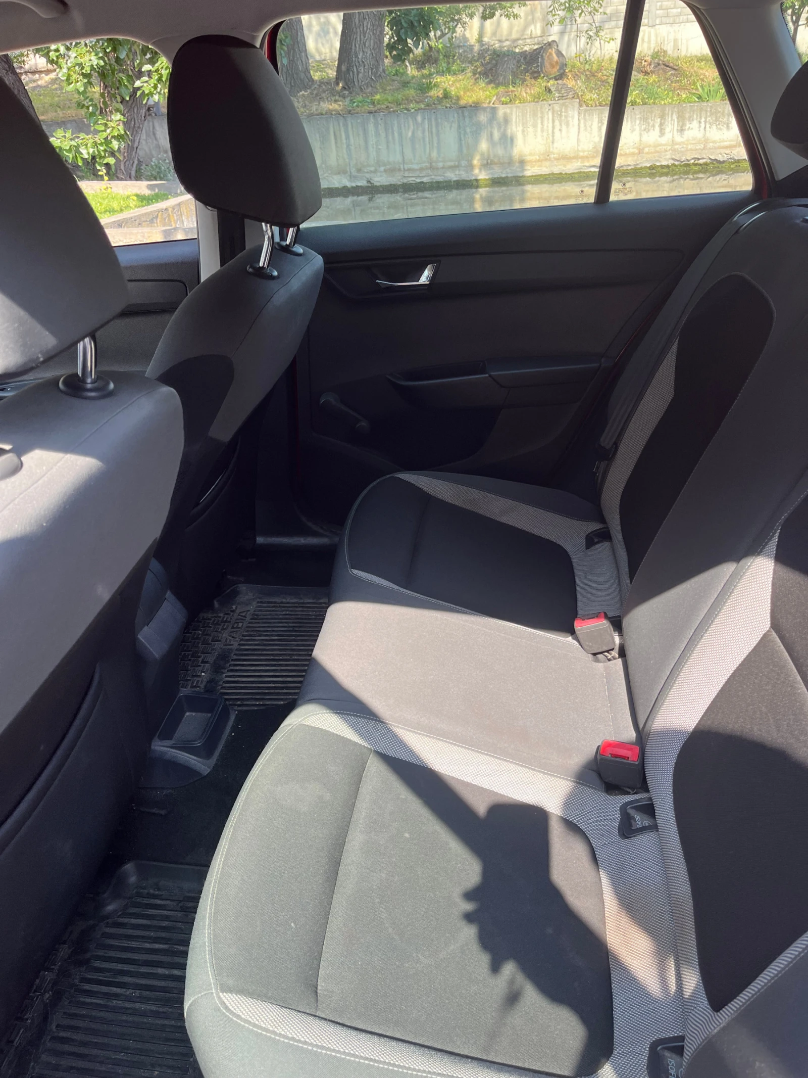 Skoda Fabia, снимка 5 - Автомобили и джипове - 54792443