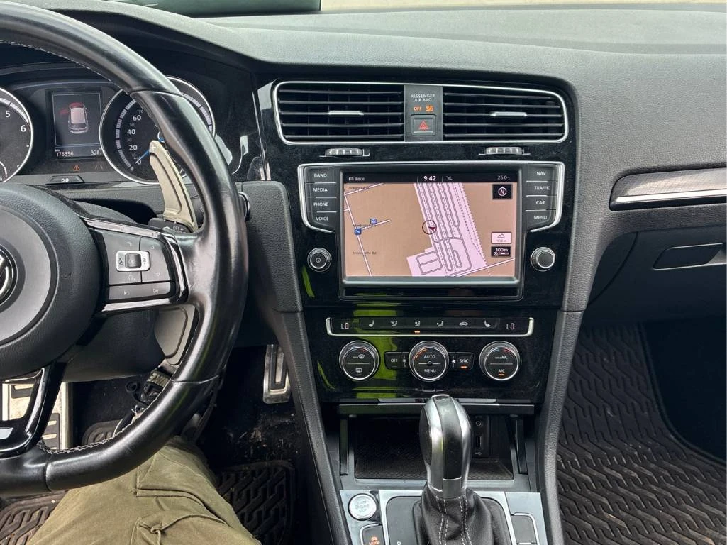 VW Golf R | DISTRONIC | ПОДГРЕВ | CARFAX | + ГУМИ | , снимка 12 - Автомобили и джипове - 54892577